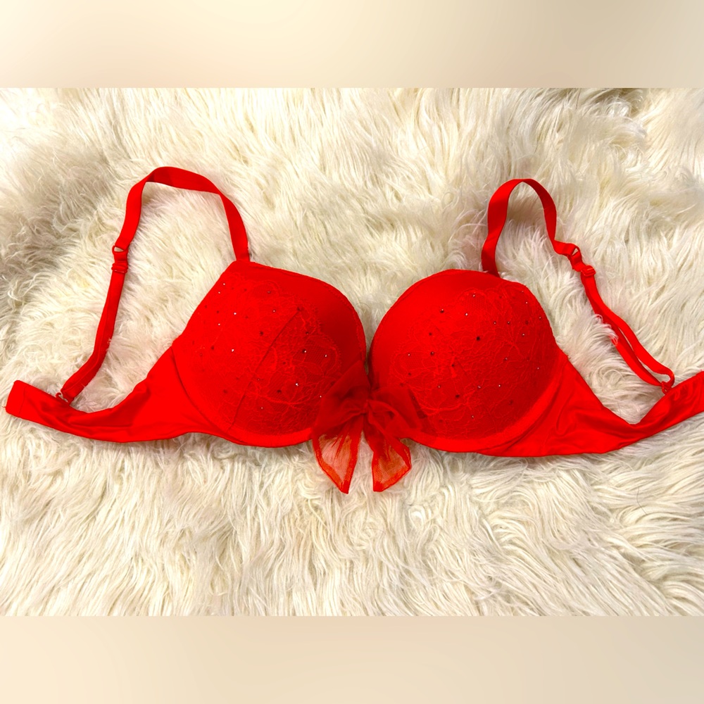 Victoria’s Secret Plunge Push Up bra, size 34C
